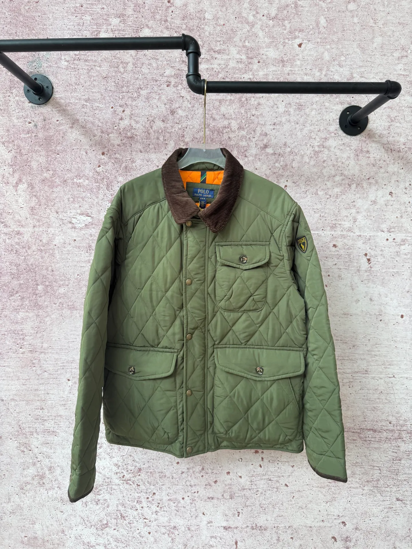 P430 Raff's new rhombus plaid workwear cotton jacket, customized hardware accessories, fine workmanship inside and outside to maintain the original details, simple version, old money style, casual matching, workmanship details restored, diamond grid stitching inside and outside fixed, collar and cuffs with corduroy to add matching attributes, shoulder chapters highlight the brand tonality, hem slit snap design is more matching attributes, full of details